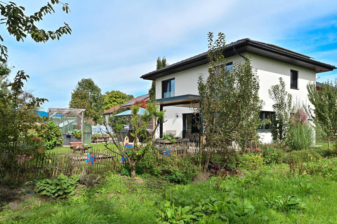 Luxus-Anwesen mit Charme - ganzes Haus mit Garten in Koblach, Bezirk Feldkirch