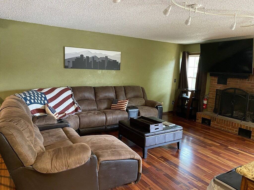 Spacious 5 bedroom house minutes from Red Rocks in Ken Caryl, Jefferson County