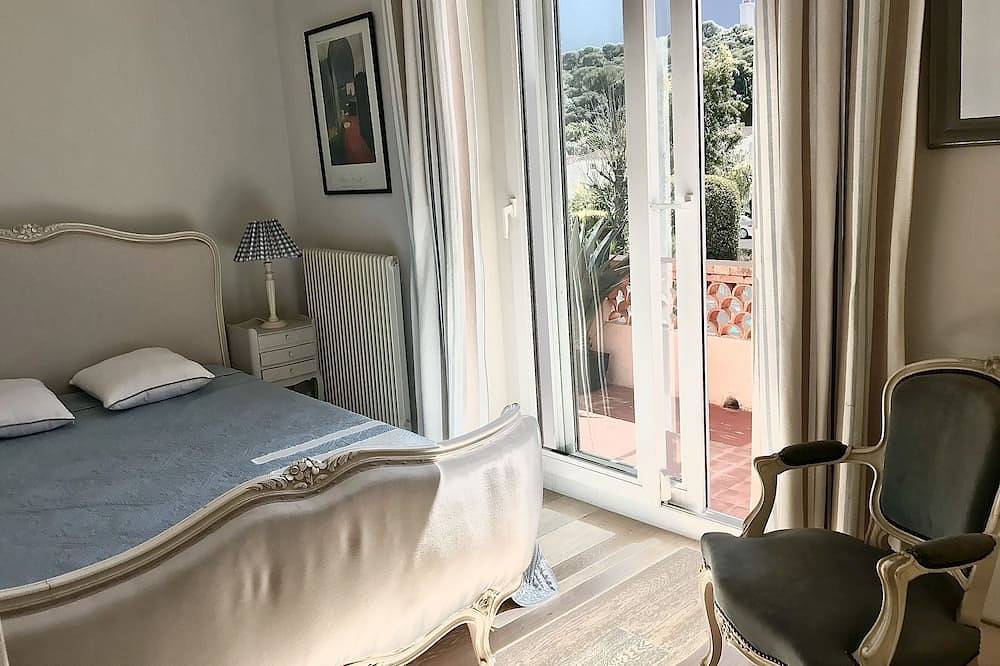 Charming villa , close to Salis beach , walking distance to shops and  center in Antibes, Mediterranean Coast (France)