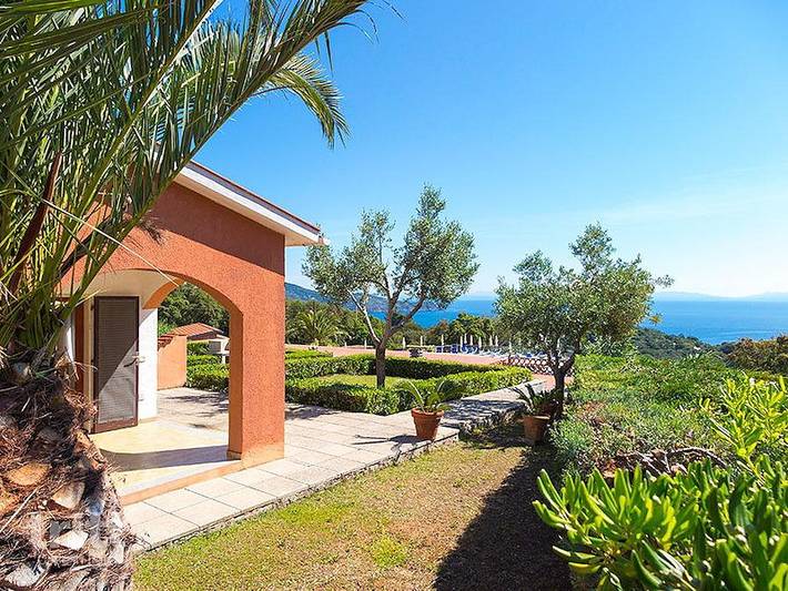 Ferienpark für 6 Personen, mit Balkon/Terrasse und Pool sowie Terrasse auf Elba