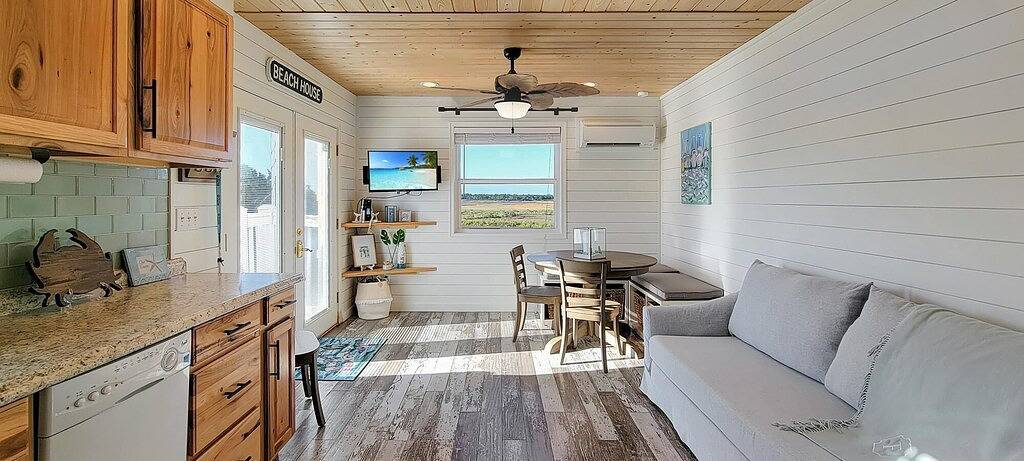 Bay-Cay Getaway, Beaching, Casinos, Swim, Grill, Chill, Memories! in Mississippi Gulf Coast