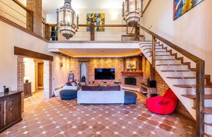 Chalet para 10 personas, con Balcón y Terraza además de Jardín y Piscina en Campanillas