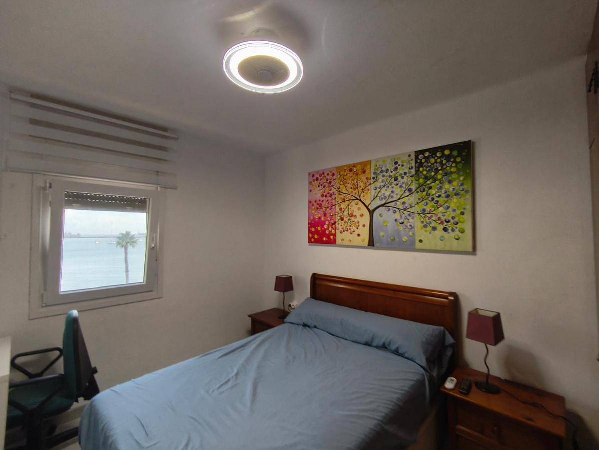 Apartamento vacacional entero, Vistas a 3 Países y 2 Continentes - 1ª Linea de Playa - 5 min Gibraltar - E-Scooter Gratis in Playa Llanito, La Línea de la Concepción