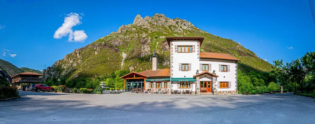 Hotel para 2 personas, con terraza además de vistas y jardín - 1