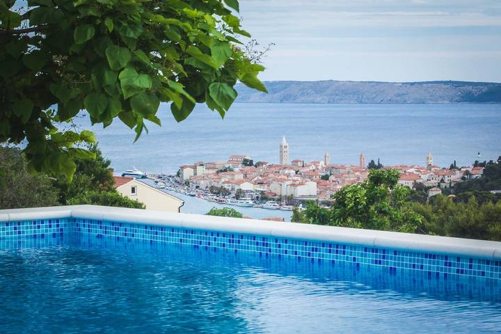 Ferienwohnung für 6 Personen, mit Balkon/Terrasse und Pool