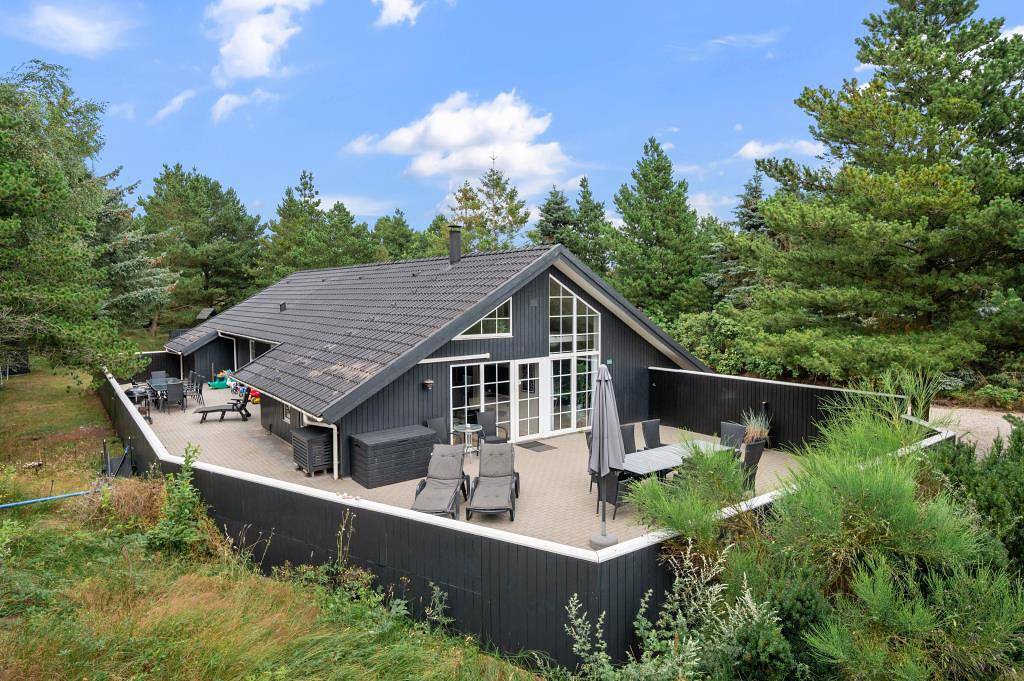 Familienferienhaus mit Pool und Whirlpool und Aussensauna in Blavand, Varde