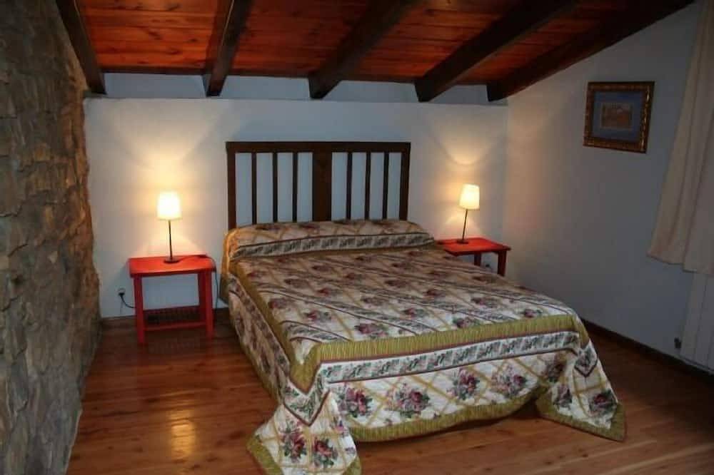 Self catering cottage La Colmena for 6 people in Navalsaz, Enciso