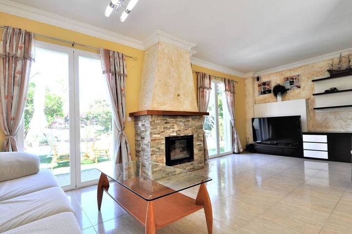 Villa Hugo Casa en zona residencial tranquila Bahía Grande con Piscina Privada. in Badia Gran, Lluchmayor