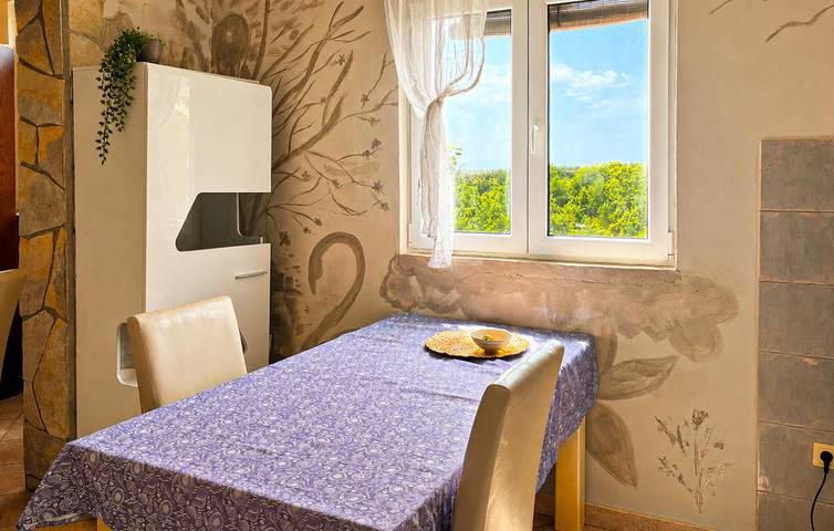 Ganze Ferienwohnung, Gemütliche 70 m² große Wohnung mit Terrasse, Parkplatz und voll ausgestatteter Küche in Skradin, Šibenik-Knin