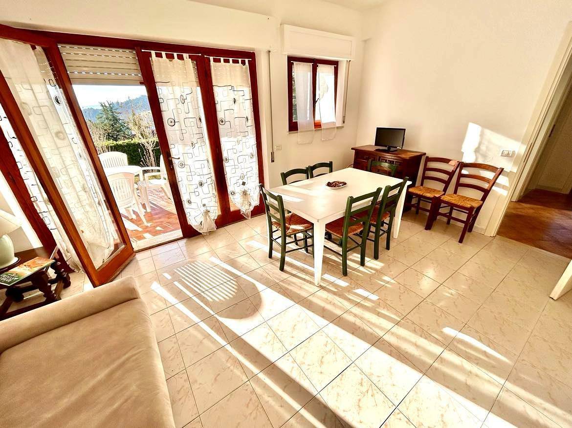 Bellissima villa con giardino vista mare in Numana, Riviera del Conero