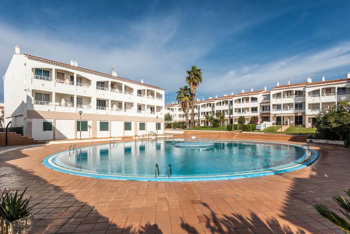 Appartement de vacances pour 4 personnes, avec Terrasse ainsi que Jardin et Piscine à Cala en Blanes