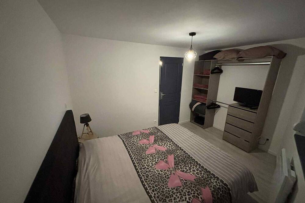 Little house on the old shoreline in Boulogne-sur-Mer, Boulogne-sur-Mer und Umgebung