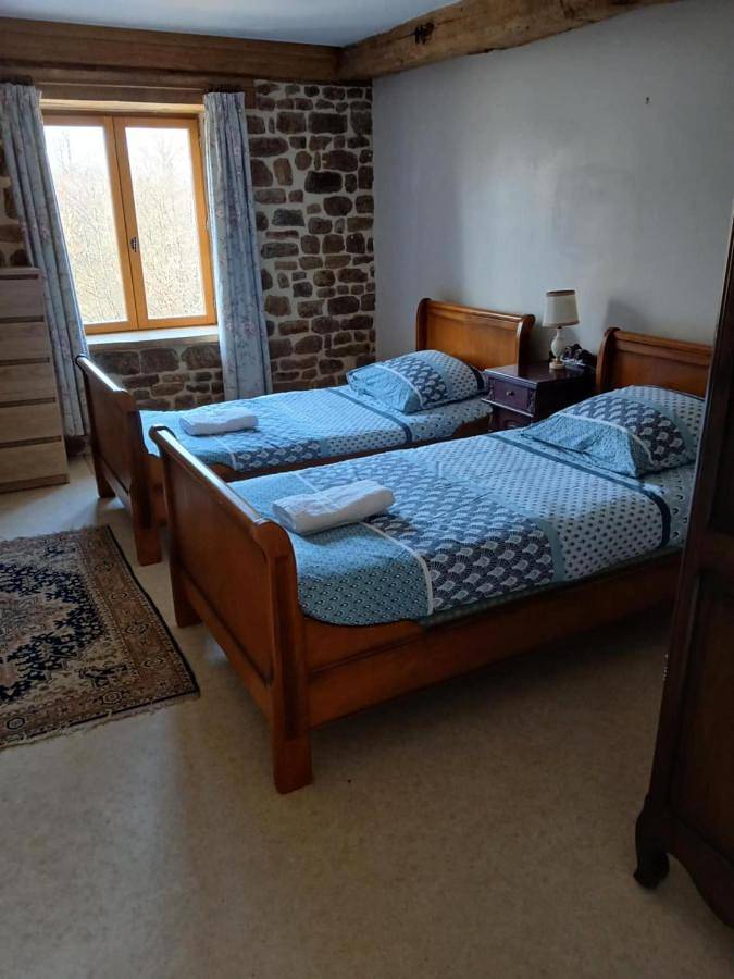 Location de vacances pour 12 personnes, avec jardin ainsi que terrasse et piscine, animaux acceptés à Passais - 2