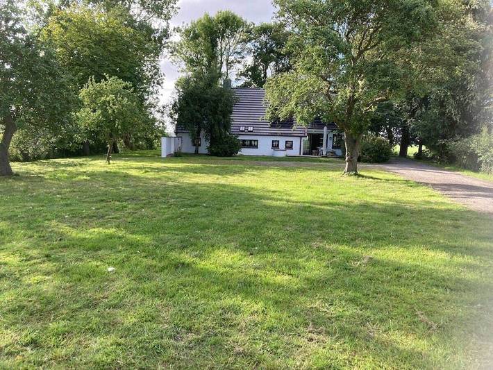 Luxus-Ferienhaus für 8 Personen, mit Sauna und Terrasse sowie Garten