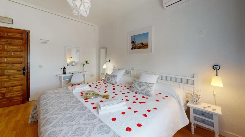 Hotel para 4 personas, con terraza y vistas - 1