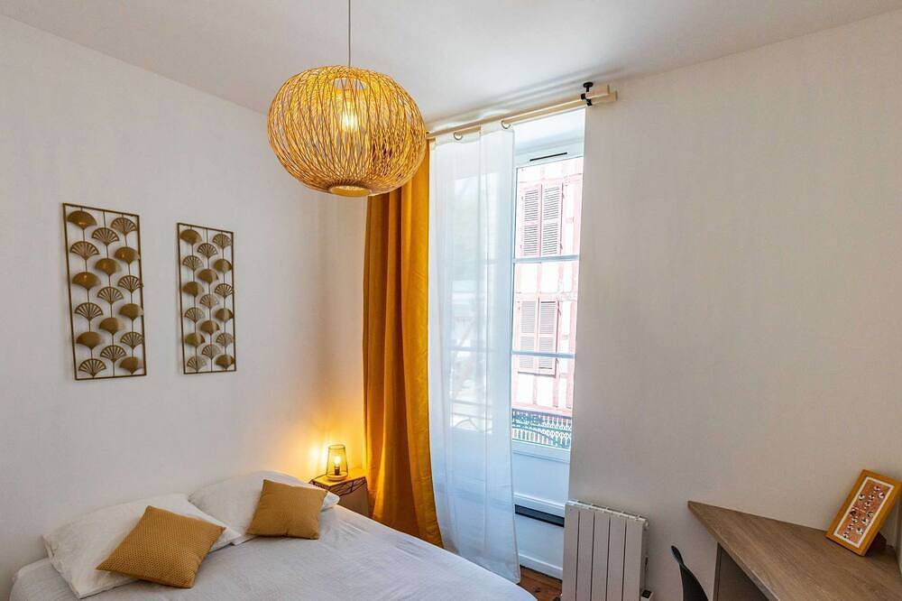 Entire apartment, T3 charming ideally located in the center of Bayonne near train station in Bayonne, Bayonne region