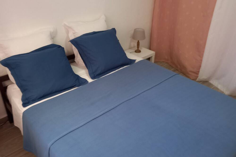 Appartement entier, Charmant T2 classé 3 étoiles situé au centre ville, à 3 kms des plages. in Saint-Laurent-de-la-Salanque, Côte d'Améthyste