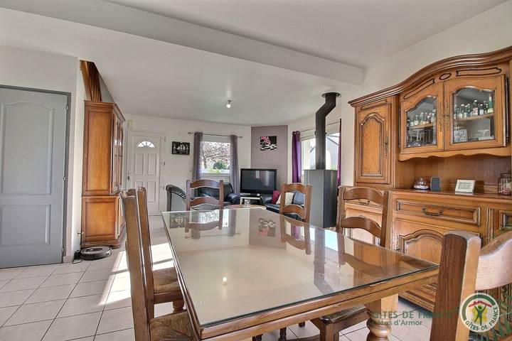 Gîte pour 5 personnes, avec terrasse ainsi que jardin et piscine, animaux acceptés à Plourivo - 4