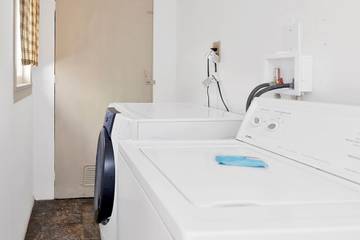 Log Cabin for 8 People in Big Bear Lake, San Bernardino County, Photo 1