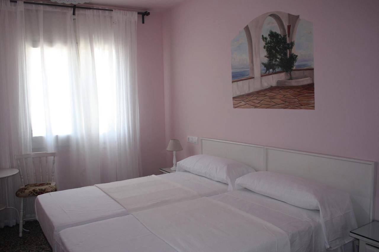 Standard Single Room in Figueras, Haut-Ampurdan