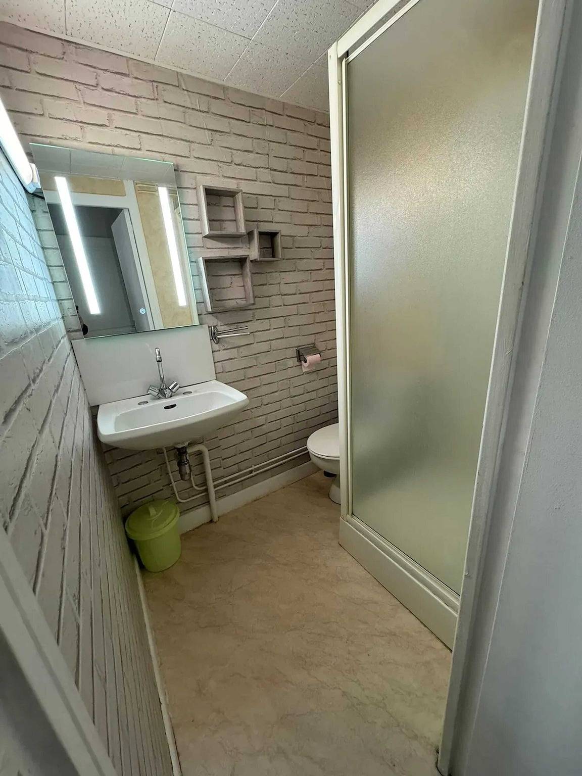 Estudio entero, Estudio acogedor en Néris-les-Bains, 10 m² con wifi in Néris-les-Bains, Región de Montluçon