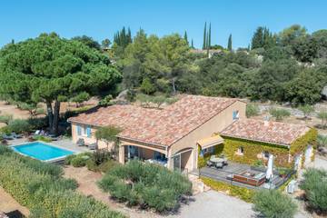Cottage pour 6 personnes, avec jardin et terrasse à Carcès