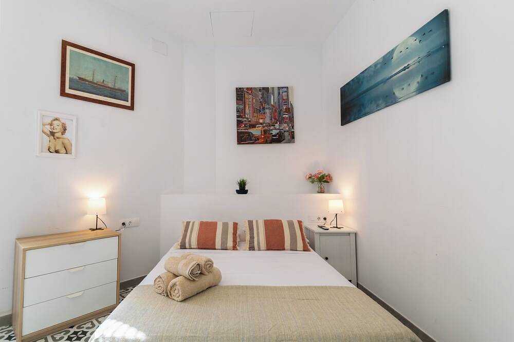 Appartement entier, Fully equipped studio, 15 minutes from downtown Bcn, 8 min. walk from the beach in Sant Adrià de Besòs, Barcelonès
