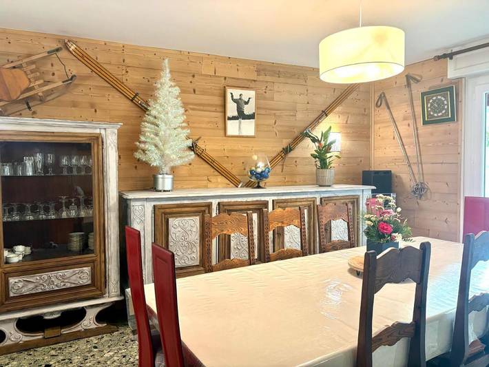 Gîte pour 12 personnes, avec terrasse, animaux acceptés dans Office De Tourisme De Font Romeu