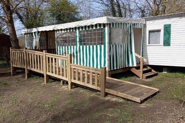 Mobil home pour 4 personnes dans Chateau De La Vigne