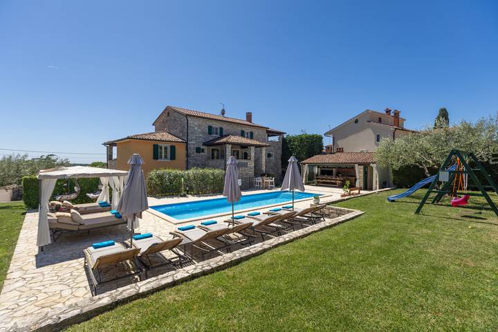 Villa für 14 Personen, mit Balkon und Pool in Porec und Umgebung
