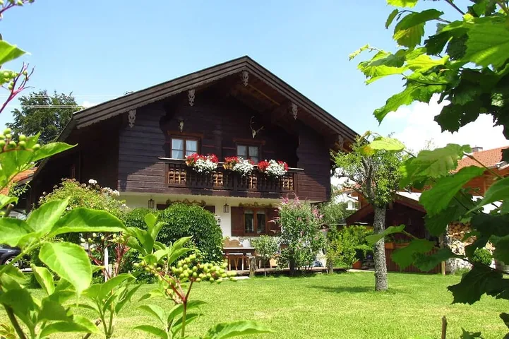 Ganze Wohnung, Die malerische Ferienwohnung im Herzen von Bad Wiessee (94 qm) bis 5 Personen in Bad Wiessee, Bayerische Alpen