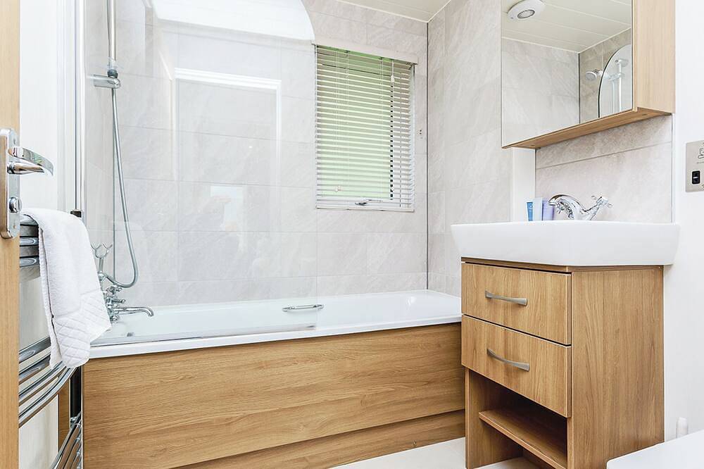 3 bedroom accommodation in Newton Saint Loe, Nr Bath in Bath, Bath & North East Somerset