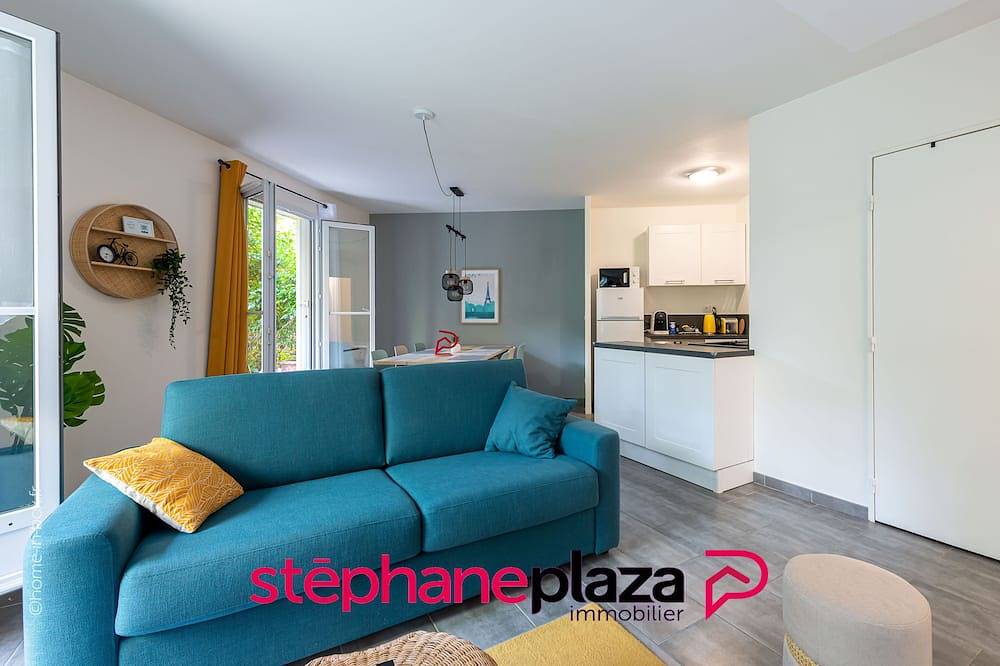 Apartamento entero, Friends & Family By Plaza-Apartamento-Baño privado con bañera in Chessy, Sena y Marne