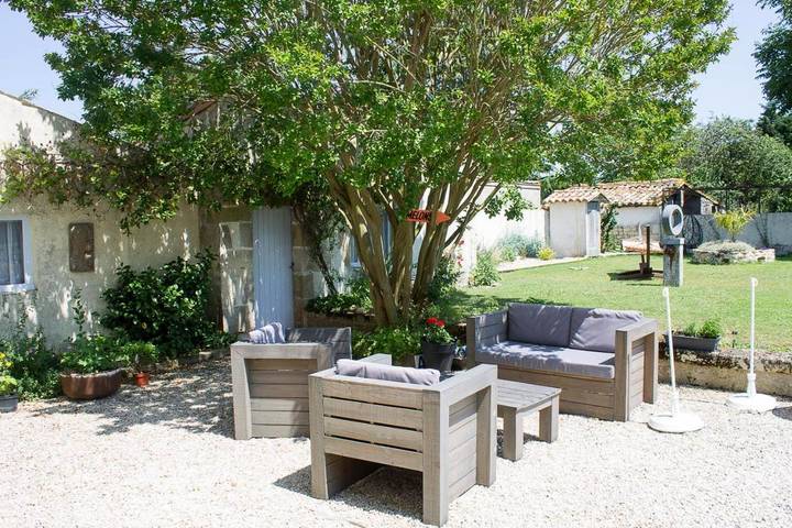 Location de vacances pour 2 personnes, avec jardin ainsi que vue et piscine à Saint-Fort-sur-Gironde - 4