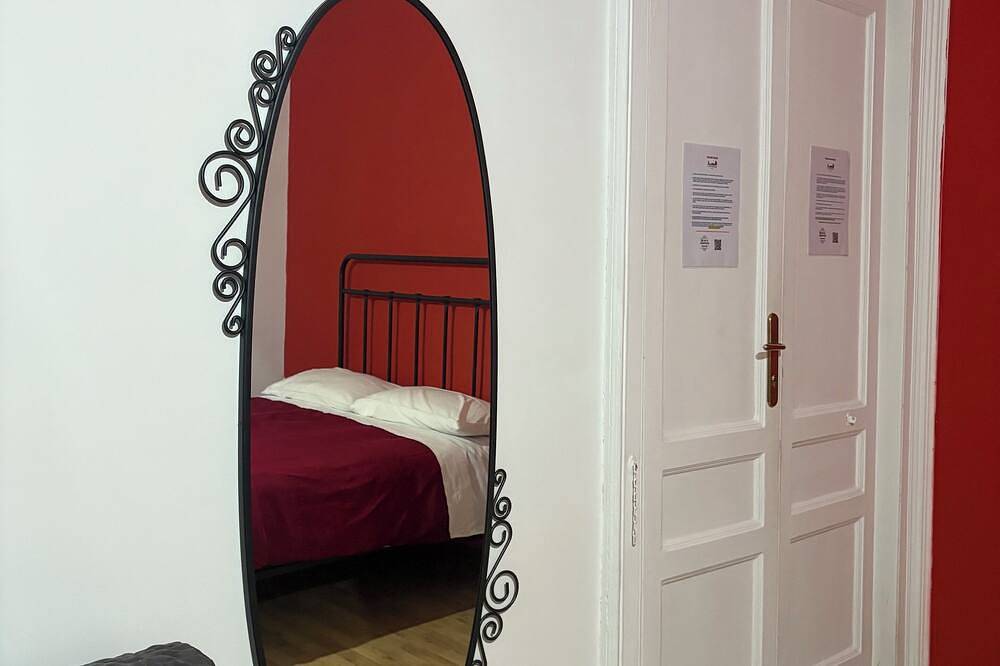 Experience the heart of Naples, sleep at B&B Tarumbó! in Nápoles, Provincia de Nápoles