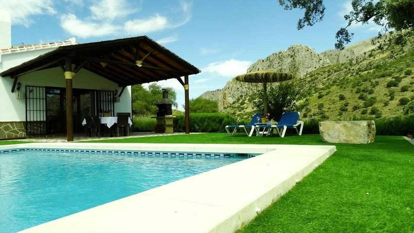 Casa rural para 5 personas, con vistas además de jardín y piscina en Álora - 2