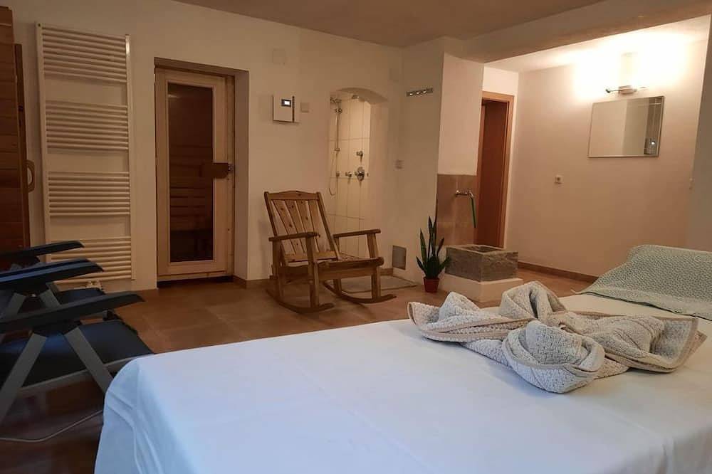 Bird apartment/1 bedroom/shower, toilet - organic farm Vorderfromm in Werfenweng, Tennengau