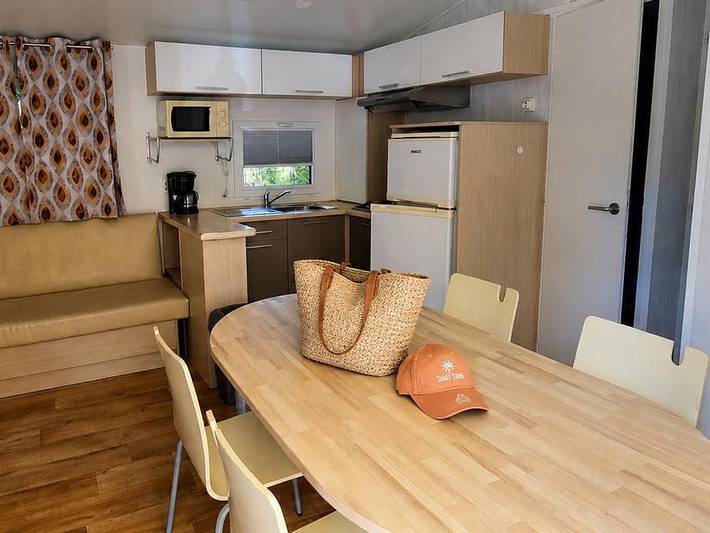 Flower Camping Orly d'Azur - Mobilheim 6 personen - Mobilheim Grassois Standard Clim 33m² - 3 Schlafzimmer - halbüberdachte Terrasse - Klimaanlage in Six-Fours les Plages, Mittelmeerküste (Frankreich)