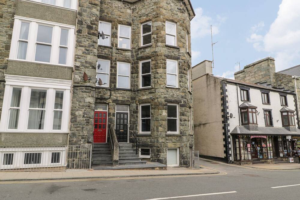 Log Cabin for 2 People in Barmouth, Gwynedd