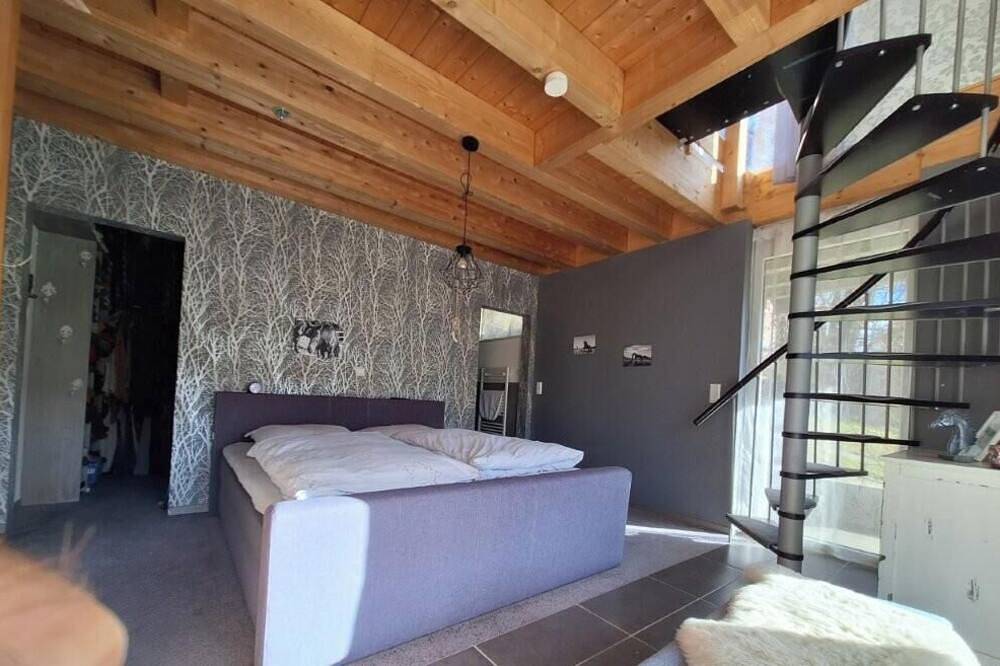 Edel Chalet mit Naturschwimmteich und Sauna in Heroldstatt, Alb-Donau-Kreis