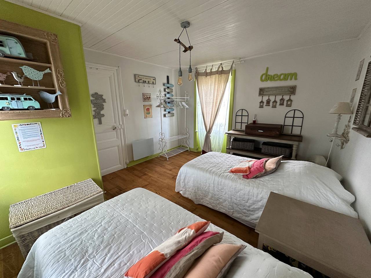 Appartement entier, Appartement 'Chic Et Charme Belle Ile' avec terrasse privée, jardin privé et Wi-Fi in Le Palais, Côte des Mégalithes