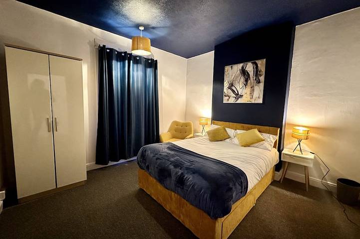 Broomfield Place Coventry 4 Double Bedroom Property in Coventry, Birmingham Area