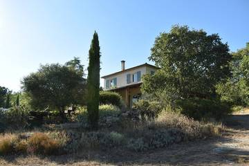 Gîte pour 8 personnes, avec terrasse et jardin à Chandolas