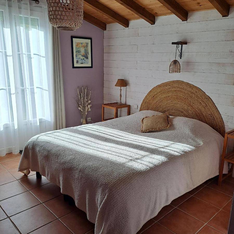 Queen Room with Pool View in L'Auxinell, Castelnou
