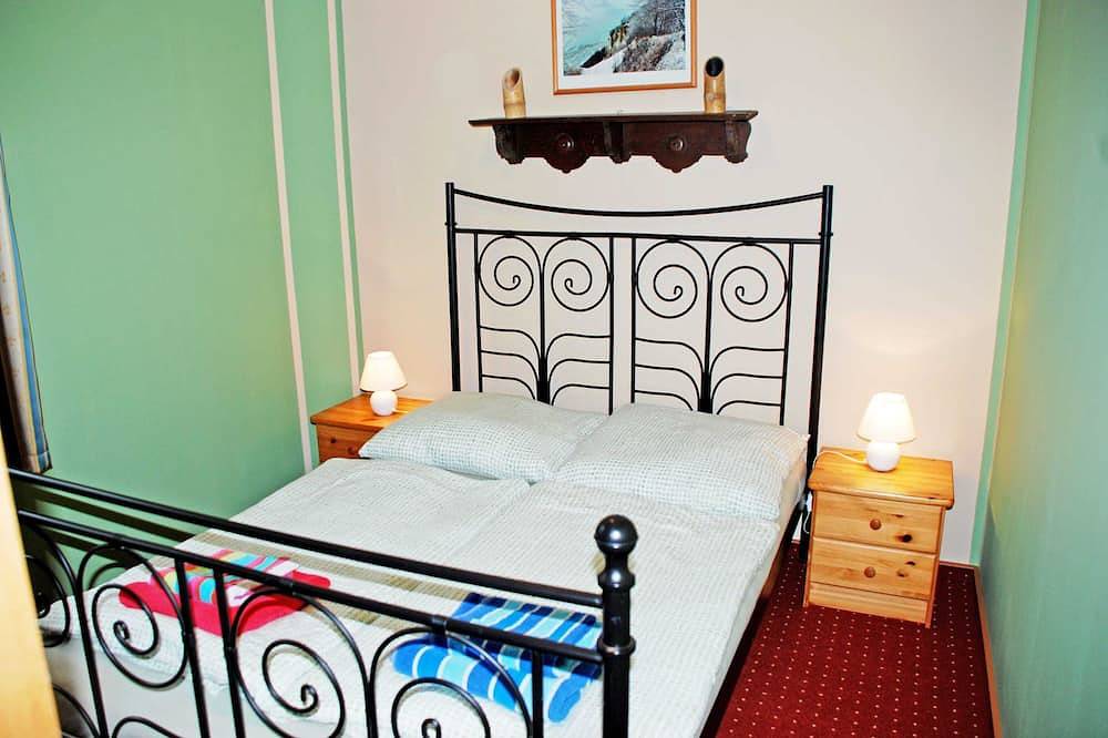 Ganze Wohnung, 01 Ferienwohnung Ummanz - Ferienwohnungen im Gutshaus Gnies in Ralswiek, Bergen auf Rügen und Umgebung
