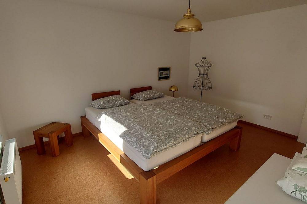 Ganze Wohnung, Schöne 110 qm Appartement/Fewo mit Balkon in Nalbach, Saar-Nahe-Bergland