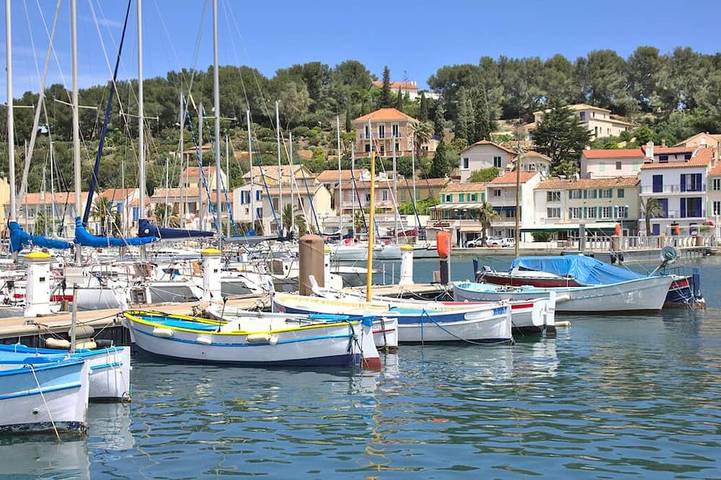 Péniche pour 4 personnes dans Port Pin Rolland