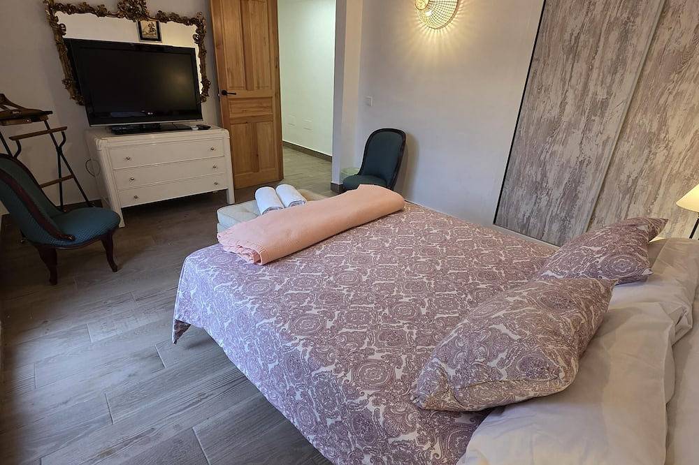 Apartamento entero, V5 atico Casa Castillo Vut 2ª entreplanta by Naturadrada in La Adrada, Provincia de Ávila