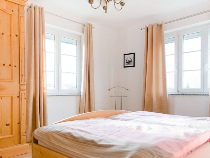 Ferienwohnung für 3 Personen, mit Seeblick und Balkon sowie Ausblick und Garten in Steinbach am Attersee - 4