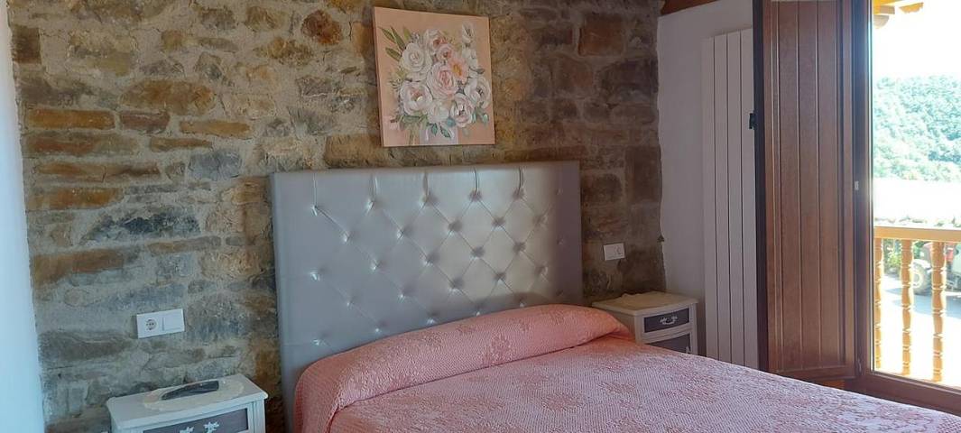 Casa rural para 10 personas, con vistas además de balcón y jardín en Parque Nacional de Los Picos de Europa - 4